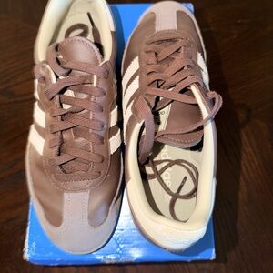 Adidas Women's Chocolate Brown and Cream samba OG Sneakers Womens size  9 1/2